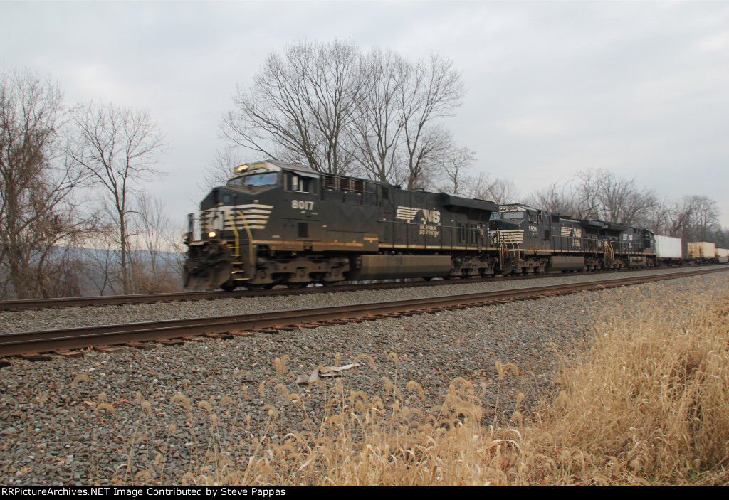 NS 8017 with a westbound intermodal train